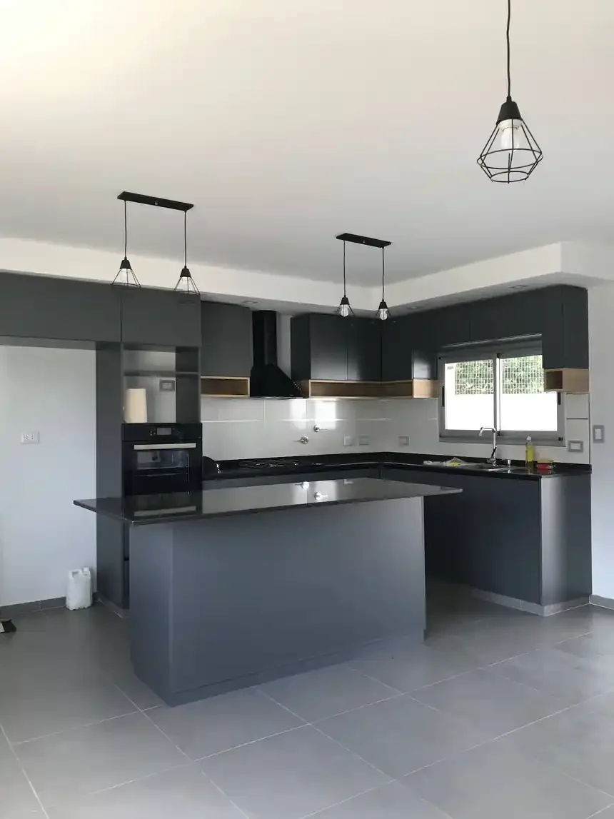 Cocina de una casa terminada por el estudio
