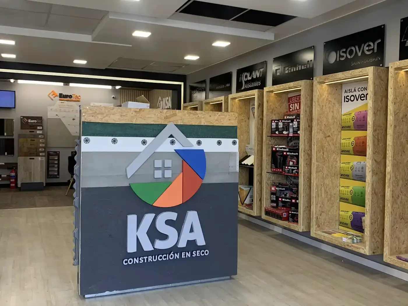 Mostrador del local KSA después del restyling